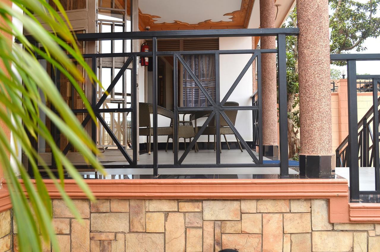 Mt. Zion Hotel Annex คัมพาลา ภายนอก รูปภาพ